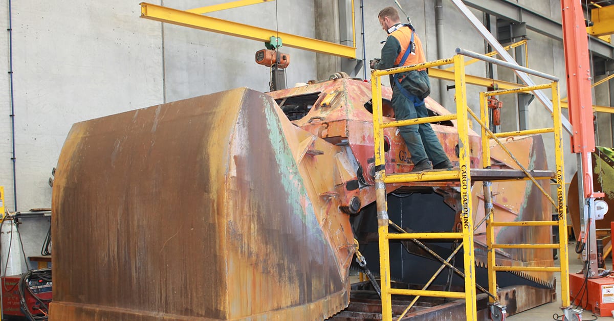 Page Macrae Engineering complete maintenance and repairs on diesel-hydraulic grab